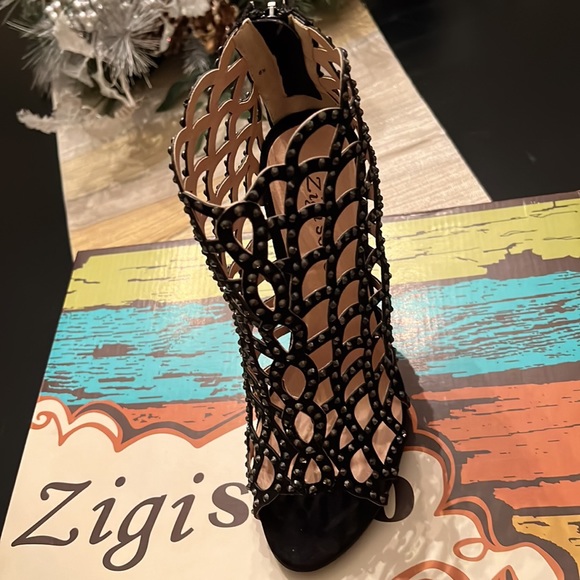 ZIGISOHO Women's Caitie Heeled Sandal - Low Block Heel, Glitter Detail, Padded Insole